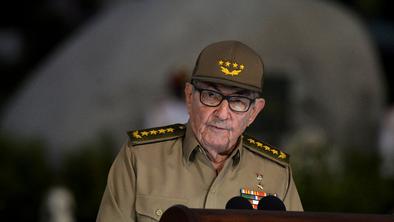 Raul Castro najavil umik iz politike in mesta generalnega sekretarja komunistične partije