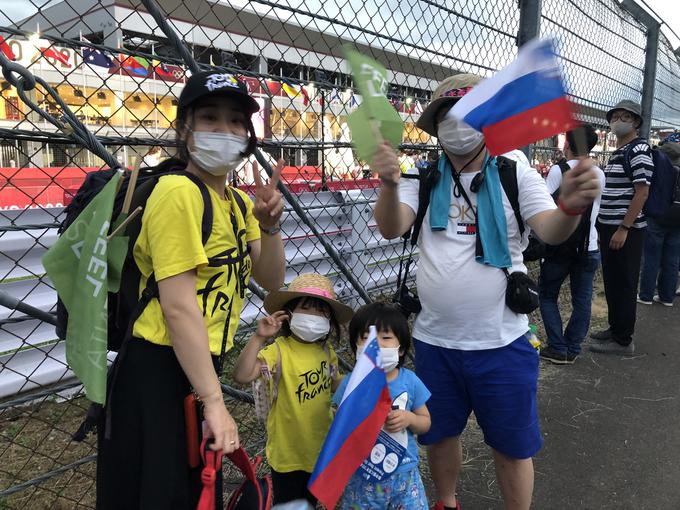 Pogačarjevi japonski navijači | Foto: MaPa