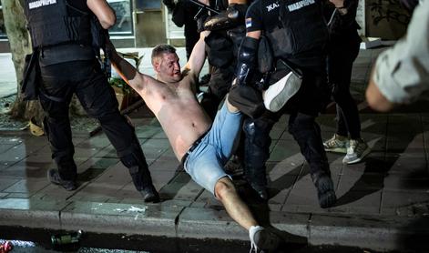 Beograd v plamenih: izbruhnili so brutalni spopadi, ranjenih in pridržanih več deset ljudi #foto #video