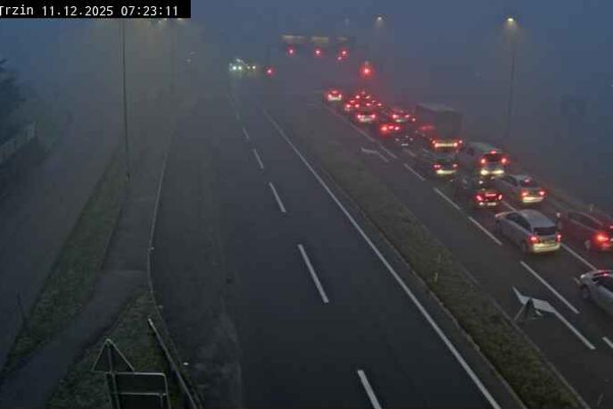 nesreča, prometna nesreča, Trzin, Domžale | Nastajajo zastoji, ponekod vidljivost zmanjšuje tudi megla. | Foto DARS