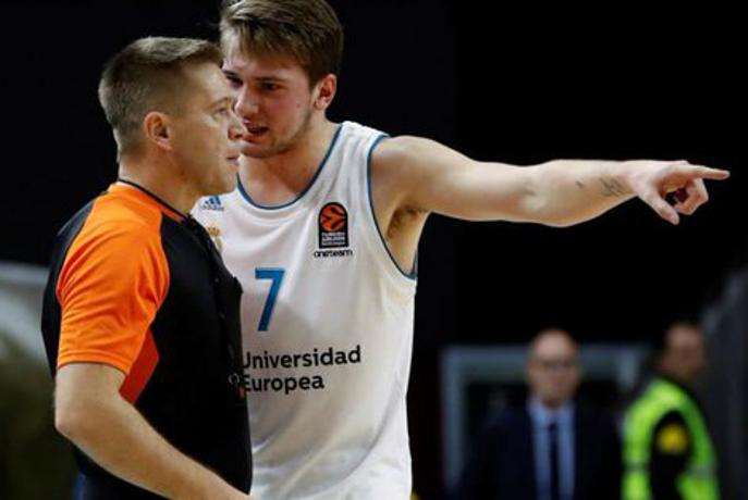 Po burnem torkovem večeru: Luka Dončić kaznovan #video