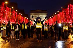 V Parizu aretirali enega vidnejših članov gibanja rumenih jopičev