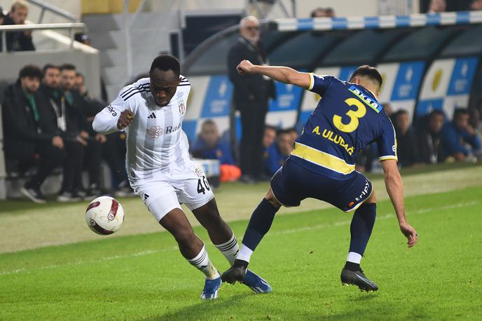 Ankaragücü, nogometni klub | Zaporno kazen so sicer sodniki izrekli še trem vpletenim v dogodku po tekmi 11. decembra lani med Ankaragucujem in Rizesporjem. | Foto Guliverimage