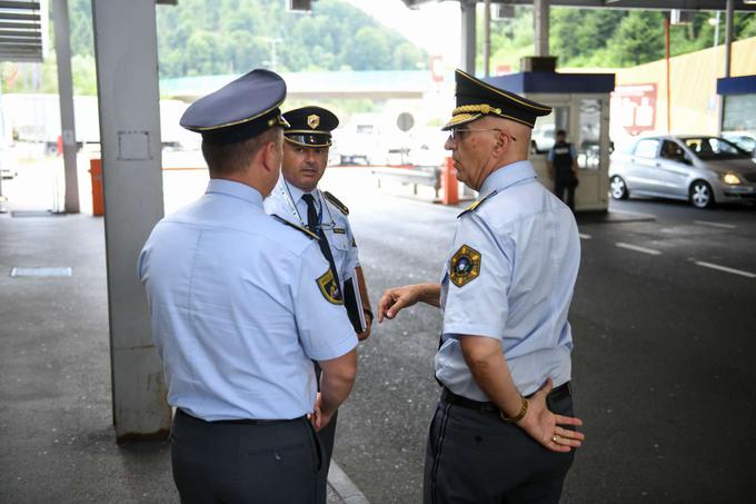 Po ministrovih besedah bodo v naslednje pol leta zagotovo vpoklicali kakšnih tisoč rezervnih policistov po različnih lokacijah v Sloveniji.  | Foto: Nebojša Tejić/STA