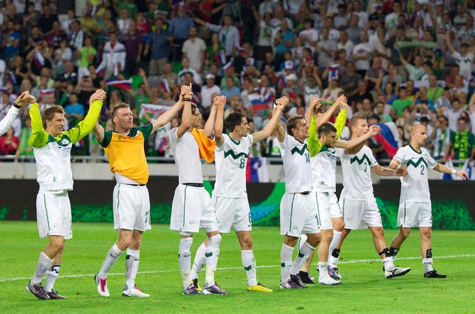 Slovenski nogometaši so tako leta 2010 v Stožicah proslavljali zmago nad Avstralijo. To je bila prva tekma na novem ljubljanskem stadionu. | Foto: Vid Ponikvar