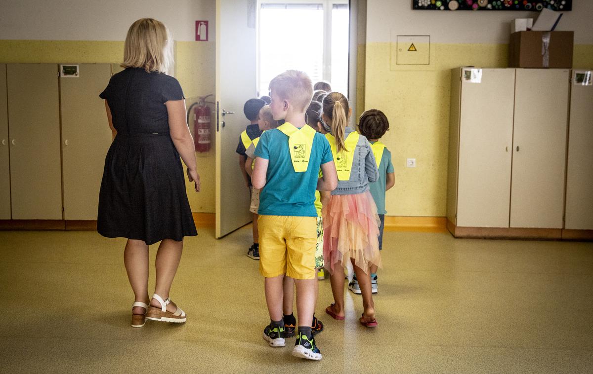 Prvi šolski dan. šola otroci prvošolčki prvošolci prvošolec razred | Kdo bo poučeval naše otroke?  | Foto Ana Kovač