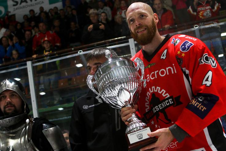Andrej Tavželj je eno lovoriko z Jeseničani letos že dvignil. Kmalu bo napadale drugo. | Foto: Matic Klanšek Velej/Sportida