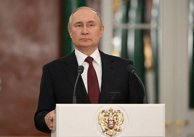 Ruski predsednik Vladimir Putin je Veliki Britaniji ta teden že dvakrat napovedal oziroma zagrozil, da se bo Rusija odzvala, če bodo Ukrajini res dobavili orožje z osiromašenim uranom.  | Foto: Reuters