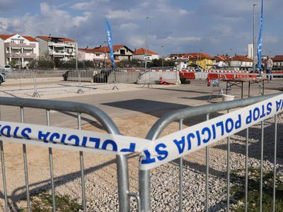 Dirka pri naših sosedih se je končala nesrečno, med poškodovanimi tudi dojenček