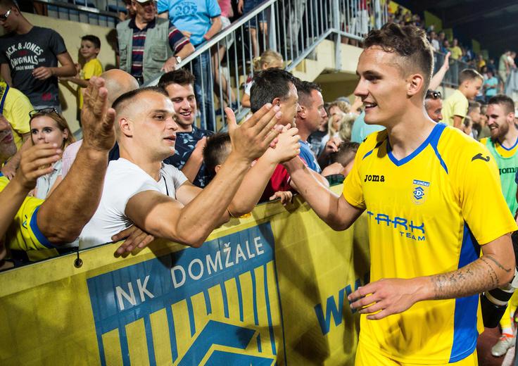Jure Balkovec se je na gostovanju v Velenju vpisal med strelce. V polno je zadel s prostega strela. | Foto: Vid Ponikvar