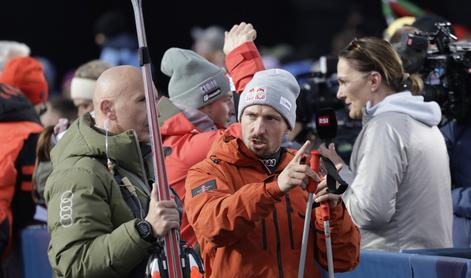 Bela karavana odhaja na Laponsko, kjer ima Shiffrin čredo severnih jelenov