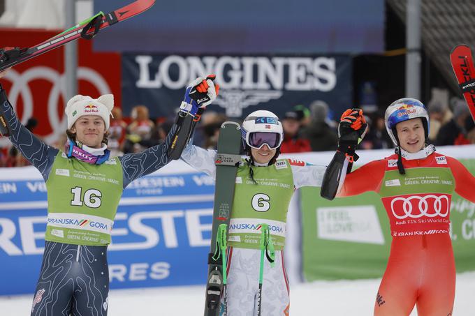 Zmagovalna trojica Braathen, Kristoffersen in Odermat. | Foto: Reuters