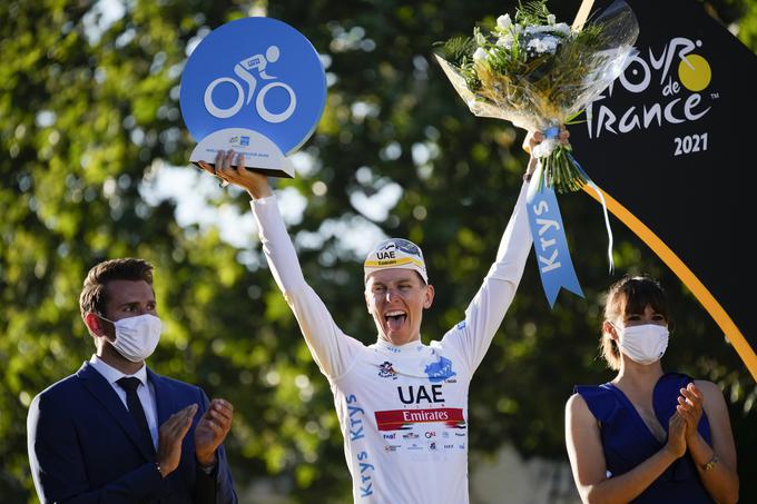 Belo majico najboljšega mladega kolesarja je oblekel že po 1. etapi, od 8. etape naprej pa je dirkal v rumeni. V dresu UAE je tako vozil samo na uvodni etapi.  | Foto: Guliverimage/Vladimir Fedorenko