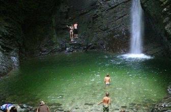 K skrivnostni zelenini slapa Kozjak