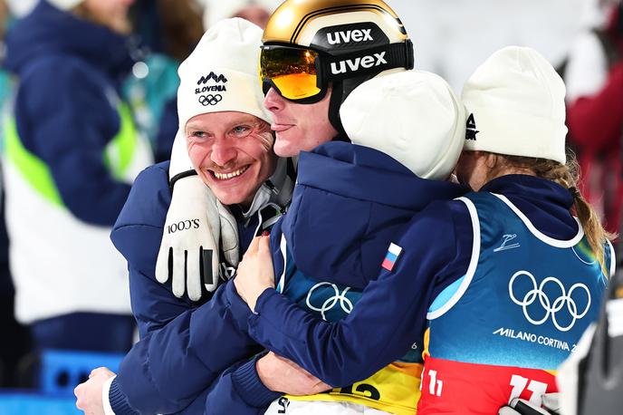Anže Lanišek | Veselje slovenske četverice po osvojeni zlati medalji na tekmi mešanih ekip na olimpijskih grah v Predazzu. | Foto Guliverimage