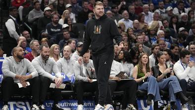 Luka Dončić delil piškote, izpušča še eno tekmo