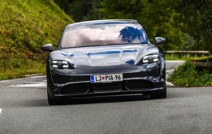 Porsche taycan je bil najdražji in tudi najbolj brutalen testni avtomobil leta. | Foto: Gašper Pirman