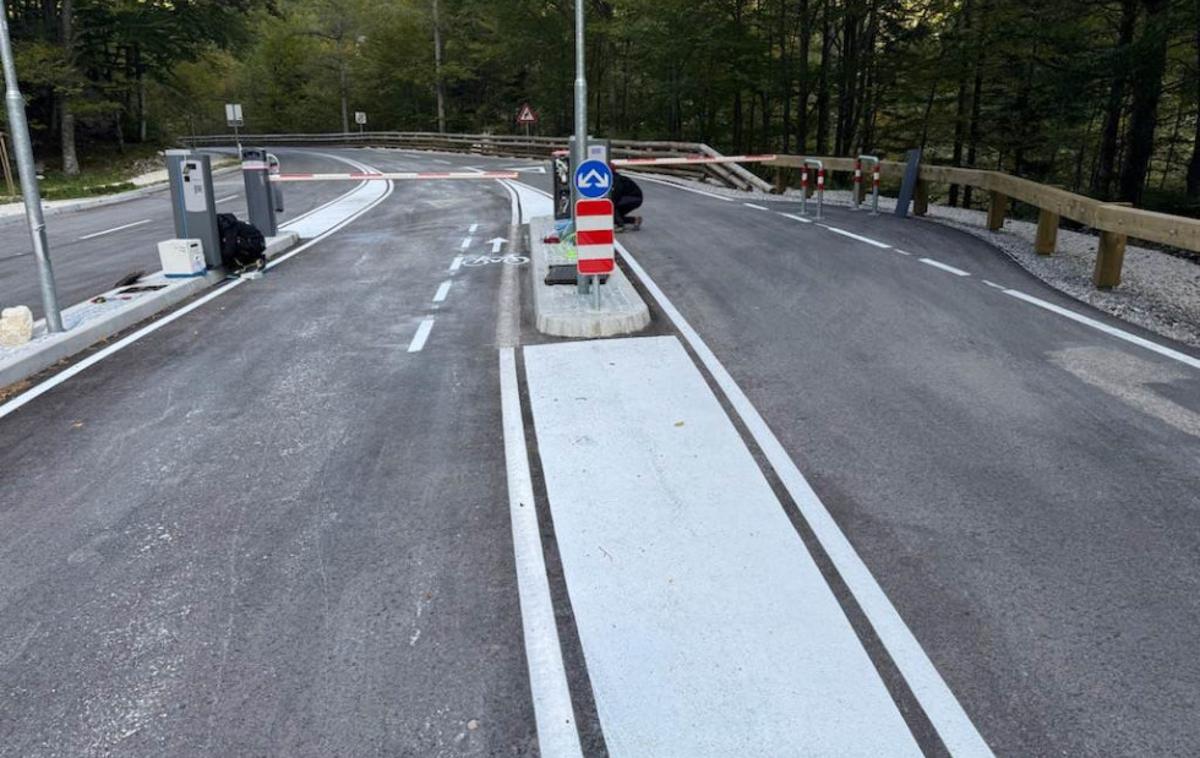 Vršič zapornice | Za ustrezno izvajanje sistema in pravilno ravnanje voznikov bodo na območju zapornic in na vrhu prelaza prisotni reditelji, ki bodo pomagali in nadzorovali potek testnega obdobja.  | Foto Ministrstvo za infrastrukturo