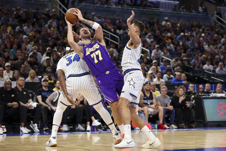 Sodniki so tokrat poskrbeli za kar nekaj jeze med košarkarji Los Angeles Lakers. | Foto: Guliverimage