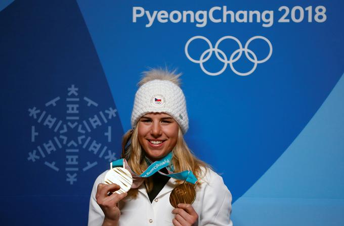 Ester Ledecka je zmagala v smučarskem superveleslalomu in deskarskem paralelnem veleslalomu. | Foto: Reuters