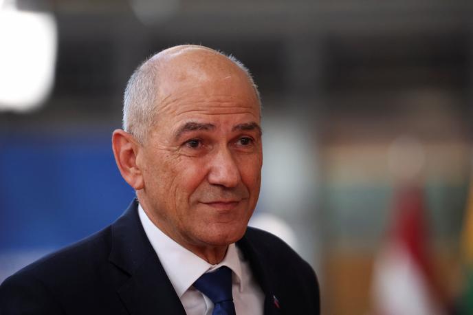 Janez Janša | Aktualna vlada je spomnila na v koalicijski pogodbi predvideno vzpostavitev enotnega plačnega sistema za administrativni del javnega sektorja ob ločenih plačnih sistemih za policijo, vojsko, zdravstvo, izobraževanje in kulturo ter socialno varstvene storitve. | Foto Reuters