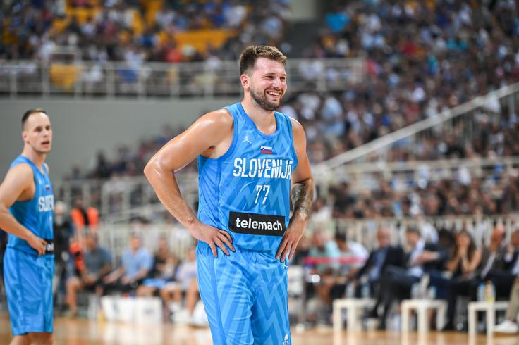 Dončić je pravi magnet za navijače. | Foto: Guliverimage