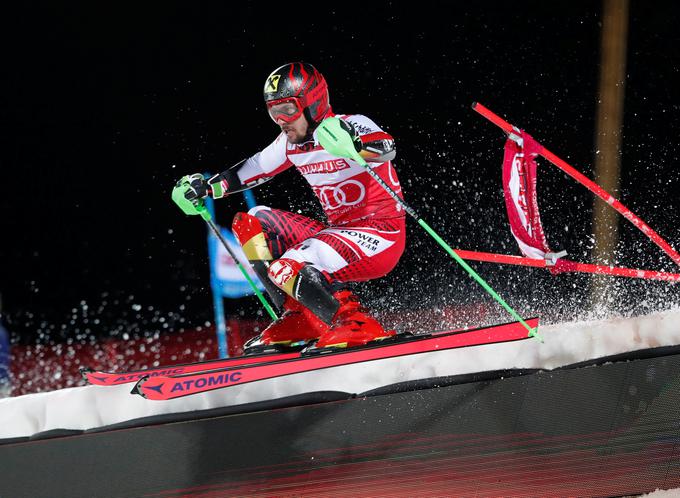 Marcela Hirscherja je v četrtfinalu izločil zmagovalec, Avstrijec si je kljub temu že zagotovil šesti slalomski kristalni globus. | Foto: Reuters