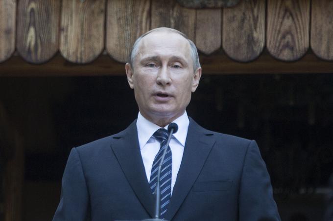 Ruski predsednik Vladimir Putin meni, da je srečanje s Petrom Porošenkom nesmiselno. | Foto: Matej Leskovšek