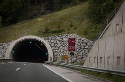 Štajerska avtocesta zaradi trčenja dveh tovornjakov zaprta