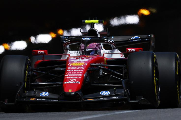 Lewis Hamilton je bil v petek najhitrejši. V Monte Carlu je nazadnje zmagal leta 2019. Tu ima tri zmage. | Foto: Reuters