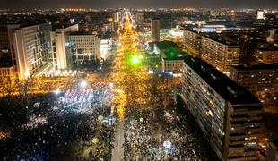 Tri mesece po tragediji v Novem Sadu študentska blokada mostov #foto #video