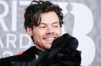 Harry Styles z novim videzom šokiral oboževalke #foto #video