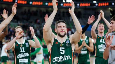 Olimpija po dramatični končnici do velike zmage pred rekordnim številom navijačev