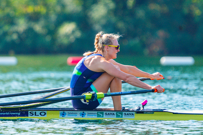 Nina Kostanjšek | Nina Kostanjšek in Izak Žvegelj bosta v nedeljo v Szegedu nastopila v finalu olimpijskih kvalifikacij za nastop na igrah v Parizu. | Foto Veslaška zveza Slovenije