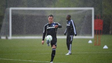 UEFA: Terry bo lahko dvignil pokal