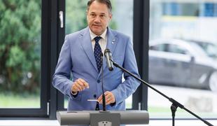 Vlada podaljšuje veljavnost vinjet za štiri mesece