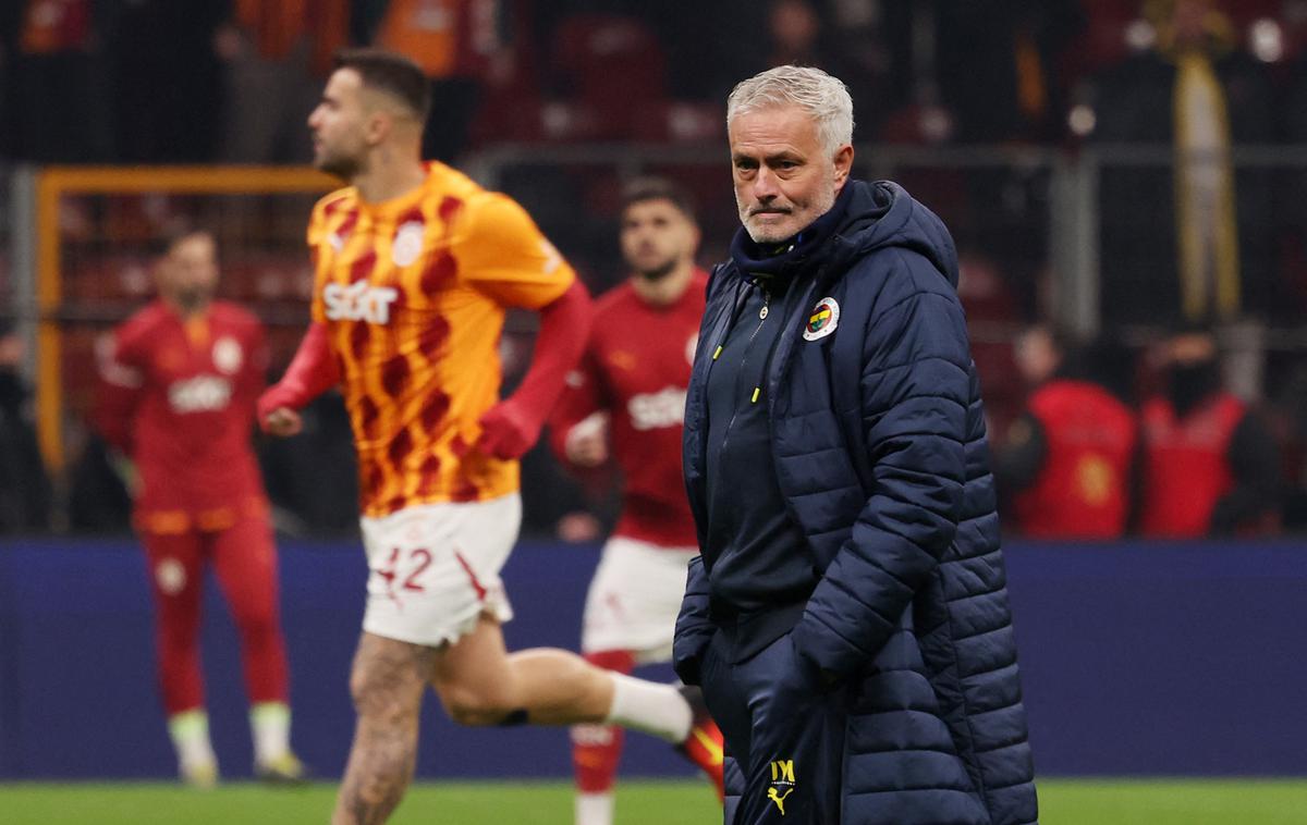Jose Mourinho | Sloviti trener Jose Mourinho naj bi se po 20 letih dela v tujini vrnil na Portugalsko, kjer naj bi prevzel vajeti lizbonske Benfice. | Foto Reuters