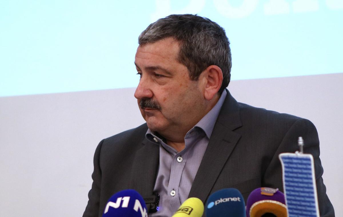 Aleš Štrancar | Štrancar se je odzval z besedami: "Očitno vodstvo slovenskih frančiškanov nima pojma, kaj se v njihovi provinci dogaja, kaj kdo dela, zakaj so nekateri patri frančiškane zapustili, kakšne probleme imajo posamezni frančiškani, zapuščeni od sobratov, ki v Ljubljani živijo življenje graščakov. Predvsem pa vodstvo frančiškanov s svojo lastnino dela kot svinja z mehom." | Foto STA