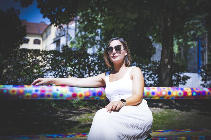 "To je podobno, kot če primerjaš fotografijo s prostorom, v katerem dejansko stojiš. Vedno je drugače. Živi nastopi so namenjeni prav temu. Tudi če se zgodi kakšna drobna napaka, ostane stik med izvajalcem in občinstvom. Takrat res začutiš mojstrstvo in virtuoznost." | Foto: Ana Kovač