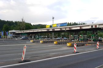 Danes rušijo prvo cestninsko postajo, to je urnik del #video