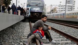Grčija napovedala, da bo popolnoma zaprla vstopne točke za migrante