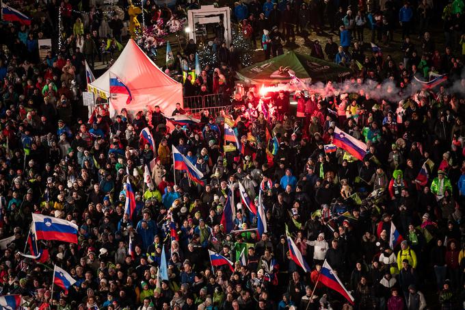Na Ljubnem se je zbralo pet tisoč gledalcev. | Foto: Blaž Weindorfer/Sportida