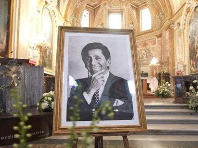 V Rimu zadnje slovo od modnega oblikovalca Valentina Garavanija #video