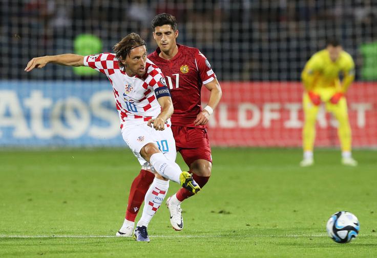 Luka Modrić je v soboto dopolnil 38 let. Zdaj je za Hrvaško zaigral že na 167. tekmi. | Foto: Reuters