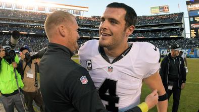 Derek Carr novi rekorder po plači v NFL