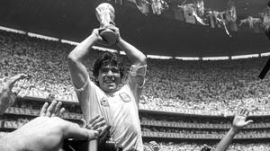 Danes bi praznoval "božja roka" Diego Armando Maradona