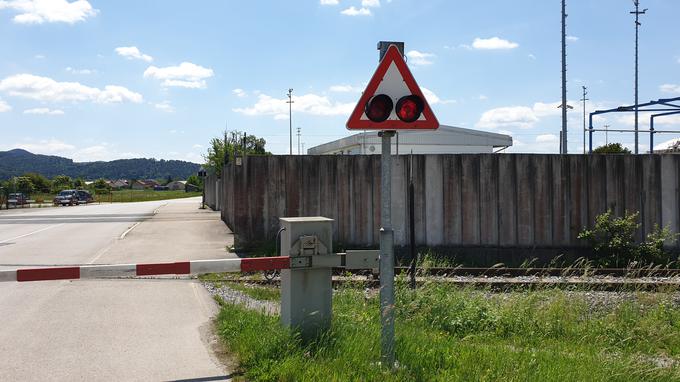 Vlak tu pripelje le dvakrat dnevno.  | Foto: Metka Prezelj