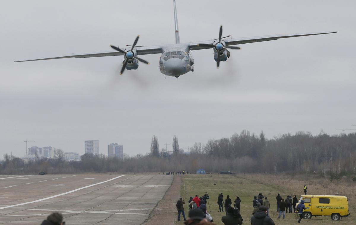 Transportno letalo Antonov An-26 | Foto Reuters