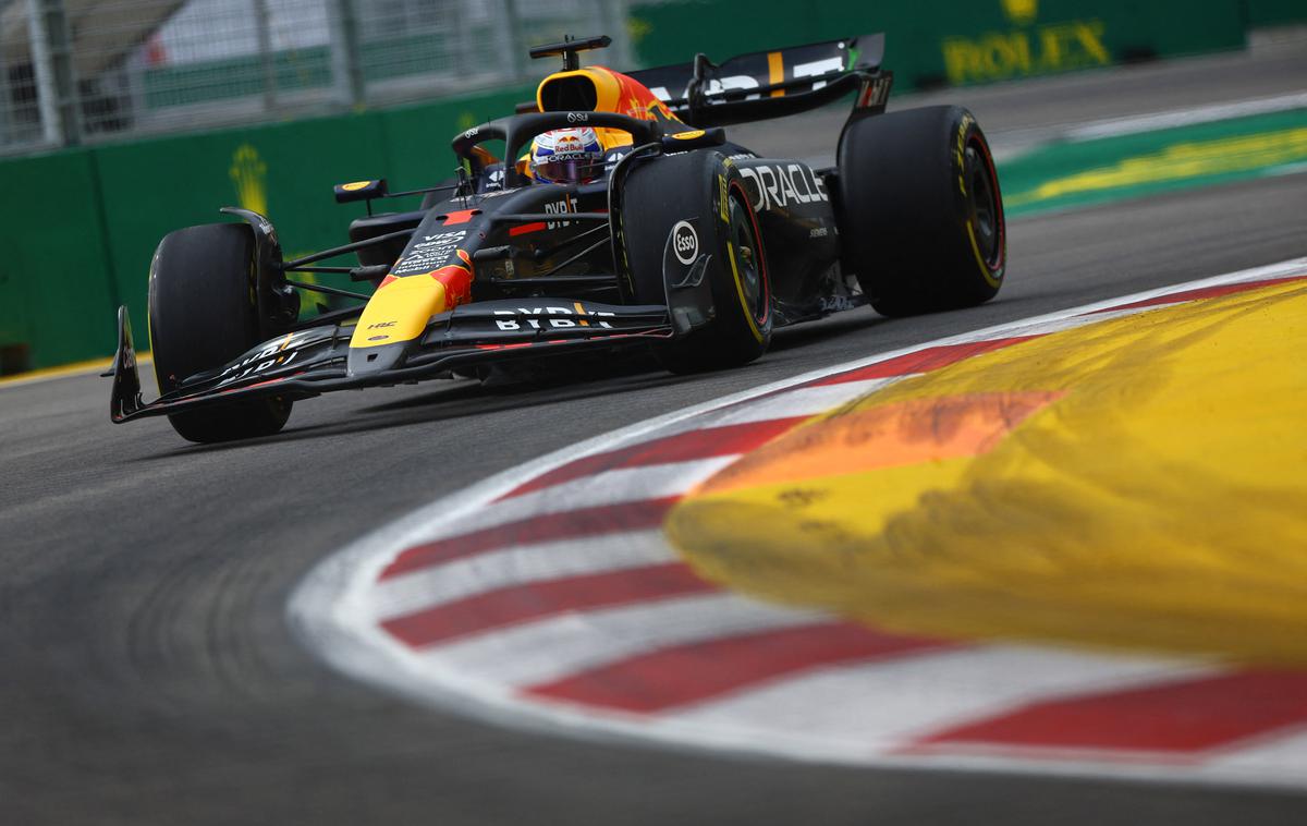 Singapur Max Verstappen Red Bull | Max Verstappen je bil na drugem treningu v Singapurju samo 15. Na njegovem dirkalniku nič ne deluje. | Foto Reuters