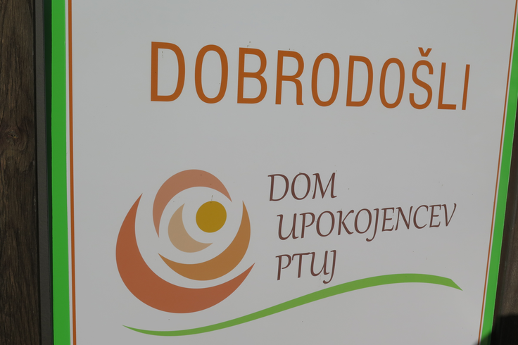 Dom upokojencev Ptuj je imel pod vodstvom Doklove najnižje cene v Sloveniji. V zadnjem letu njenega vodenja so imeli 11 milijonov evrov dobička. | Foto: STA ,